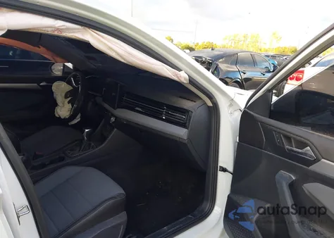 2025 Volkswagen Jetta 1.5T Se from USA, damaged, VIN 3VWEX7BU2SM026185